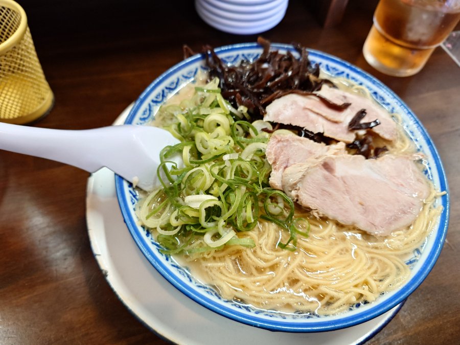 「しばらく」の豚骨ラーメン